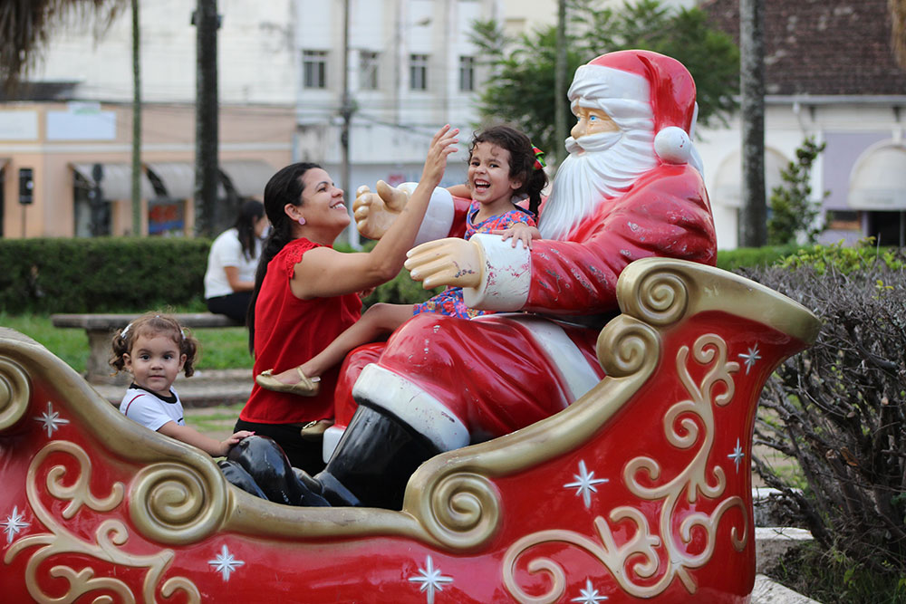 Caravana da Coca-Cola passa nesta terça (4) por Araxá | Associação  Comercial, Industrial, de Turismo, Serviços e Agronegócios de Araxá